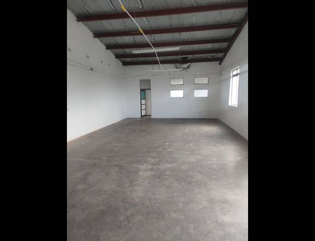 110M² BUSINESS TO LET IN SILVERGLEN